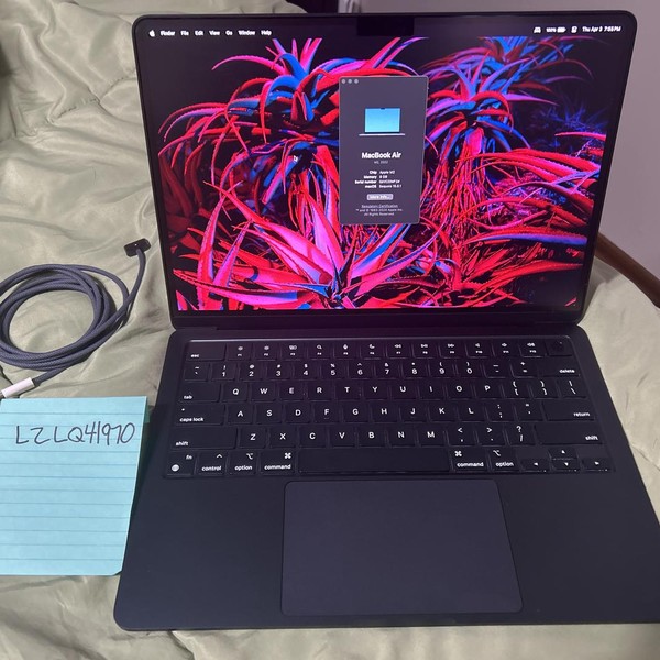 MacBook Air 2022 (M2) - 13 inch - 512 GB, Midnight, 8 GB, Apple M2