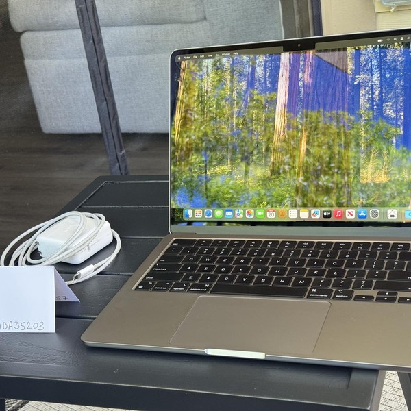 MacBook Air 2024 (M3) - 13 inch - 256 GB, Gray, 8 GB, Apple M3, 8-core GPU