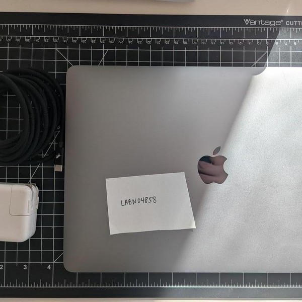 MacBook Air 2020 - 13 inch - 256 GB, Gray, 8 GB, Apple M1