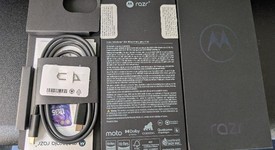 Mint
													Motorola Razr Plus (2024) - T-Mobile, Navy Blue, 256 GB, 12 GB, photo 3 of 9