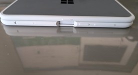 Good
													Microsoft Surface Duo - Unlocked, White, 256 GB, 6 GB, photo 4 of 10