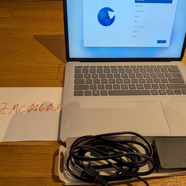 Microsoft Surface Laptop Studio - 1 TB, Platinum, 16 GB, Intel Core i7