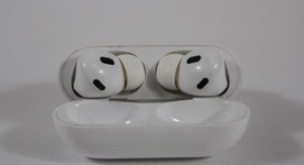 Used
													Apple AirPods Pro - Wireless Case, photo 4 of 5