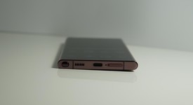 Mint
													Samsung Galaxy S22 Ultra - Unlocked, Burgundy, 128 GB, 8 GB, SM-S908U1, photo 5 of 6
