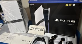 Mint
													PlayStation 5 Pro (2024) - White, 2 TB, photo 3 of 8