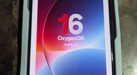 Mint
													OnePlus 15 - Unlocked Non-US, Infinite Black, 1 TB, 16 GB, photo 3 of 17