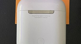 Used
													Apple AirPods 2nd Gen - Lightning Case, photo 3 of 5