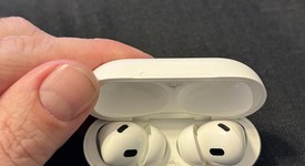 Used
													Apple AirPods Pro 2 - Lightning, photo 4 of 10