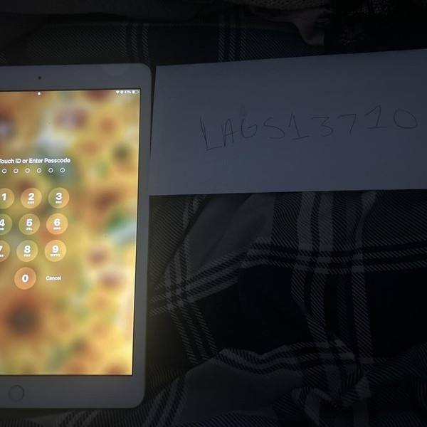Apple iPad (8th Gen) - Wi-Fi, 32 GB, Silver, A2270