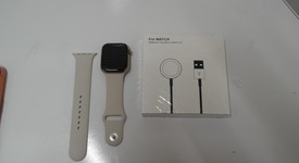 Good
													Apple Watch Series 9 45mm - Unlocked, Gold, A2984 - Cellular, Stainless, photo 3 of 6