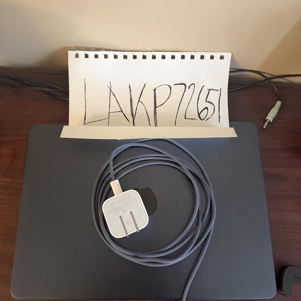 MacBook Air 2026 (M5) - 13 inch - 512 GB, Midnight, 16 GB, Apple M5 10-Core (8-core GPU)