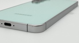 Good
													Samsung Galaxy S24 FE - Unlocked, Mint, 128 GB, SM-S721U1, photo 5 of 5