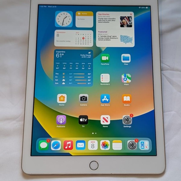 Apple iPad (5th Gen) - Wi-Fi, 128 GB, Gold, A1822