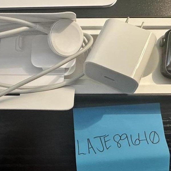 Apple Watch SE (1st Gen) 44mm - Gray, A2352 - GPS, Nike