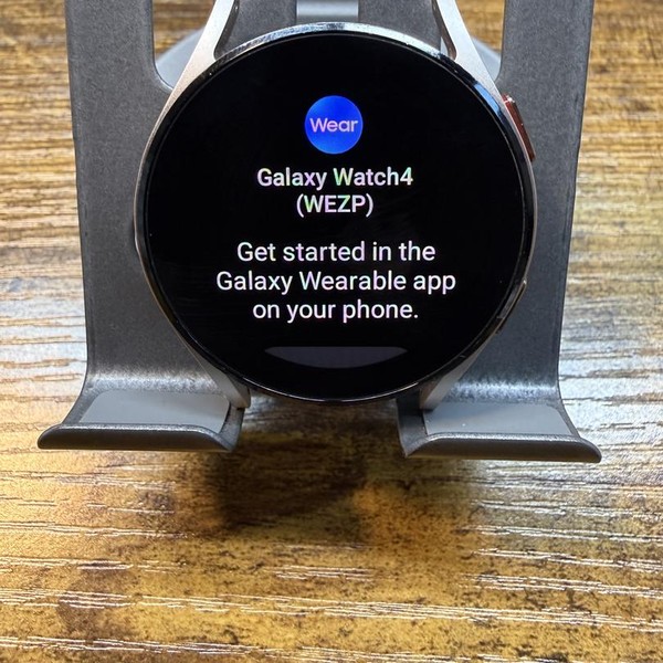 Samsung Galaxy Watch4 - Unlocked, Gold, 40mm