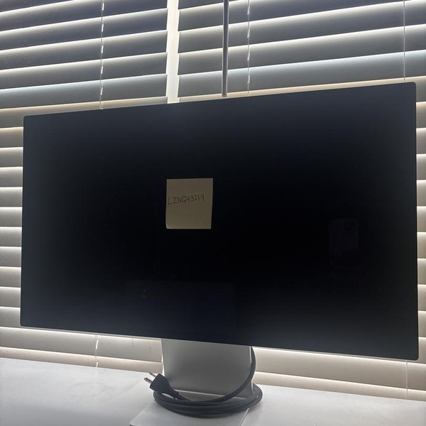 Apple Studio Display 2022 - Standard Glass, Tilt Adjustable Stand