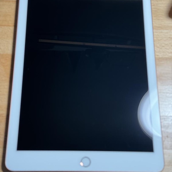 Apple iPad (6th Gen) - Wi-Fi, 32 GB, Gold, A1893