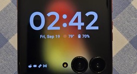 Good
													Motorola Razr Ultra (2025) - Unlocked, PANTONE Rio Red, 1 TB, 16 GB, photo 3 of 11