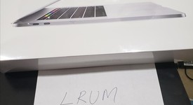 New
													MacBook Pro 2018 (With Touch Bar) - 15" - I7, Silver, 256 GB, 16 GB, photo 2 of 4