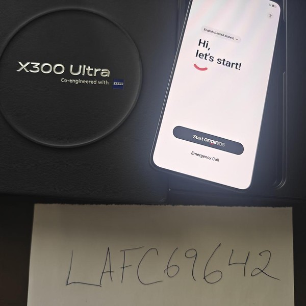 Vivo X300 Ultra - Unlocked Non-US, 512 GB, Black, 16 GB