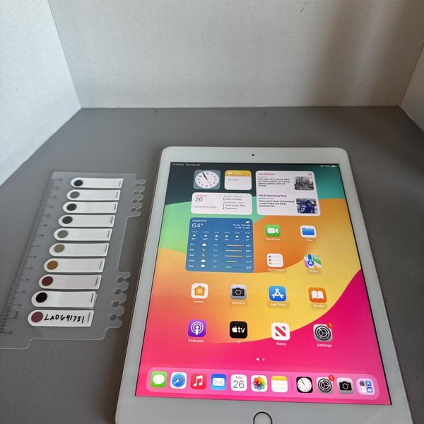 Apple iPad 6th Gen - Wi-Fi, 128 GB, Gold, A1893