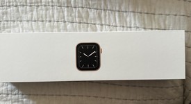 Mint
													Apple Watch Series 5 40mm - Gold, A2092 - GPS, Aluminum, photo 4 of 11