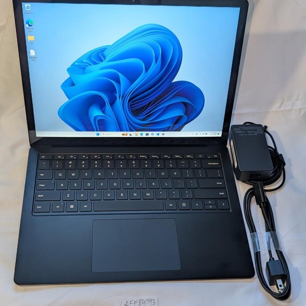 Microsoft Surface Laptop 5 - 256 GB, Black, 8 GB, Intel Core i5, 13.5 inch