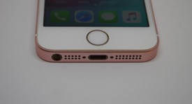 Good
													Apple iPhone SE 1st Gen 2016 - Unlocked, Rose Gold, 32 GB, A1723, photo 4 of 12