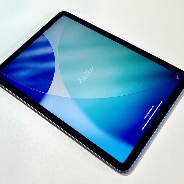 Apple iPad Air (5th Gen) - Wi-Fi, 256 GB, Blue, A2588