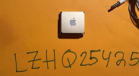 Fair
													Apple iPod Shuffle 4th Gen - Gold, 2 GB, A1373, photo 4 of 6