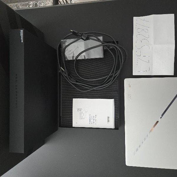 Asus ROG Zephyrus G14 (2024) GA403U - 1 TB, White, 32 GB, AMD Ryzen 9