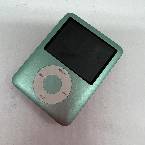 Apple iPod Nano 3rd Gen - 8 GB, Green