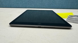 Good
													Apple iPad 9th Gen - Unlocked, Gray, 256 GB, A2603, photo 3 of 5