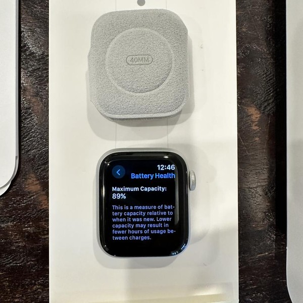 Apple Watch Series 5 40mm - Silver, A2092 - GPS, Aluminum