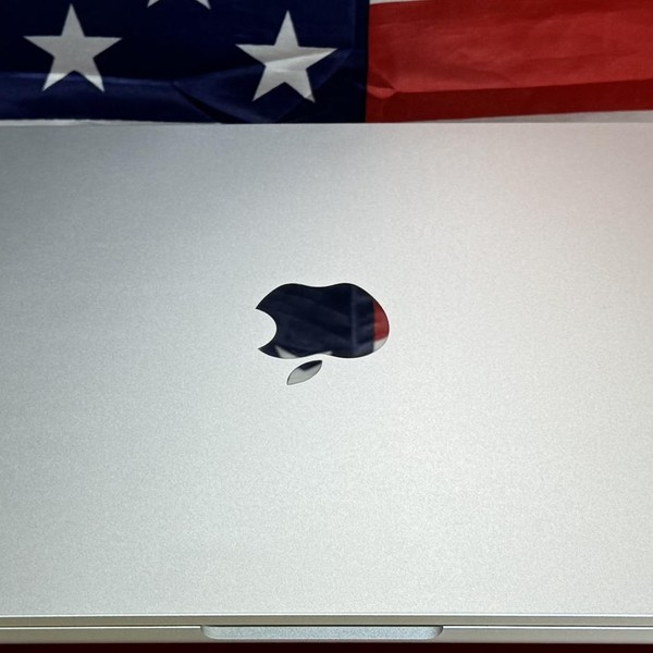 MacBook Pro Late 2023 (M3) - 14 inch - 1 TB, Silver, 8 GB, Apple M3, 10-core GPU