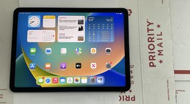 Mint
													Apple iPad Air 5th Gen - Wi-Fi, Gray, 64 GB, A2588, photo 3 of 8