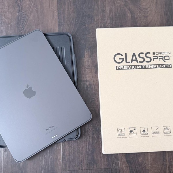 Apple iPad Pro 13 inch (M4) 2024 - Unlocked, 1 TB, Black, 16 GB, A2926, Nano-texture Glass