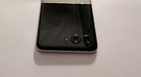 Mint
													Motorola Razr (2024) - Unlocked, Sand, 256 GB, 8 GB, photo 5 of 7