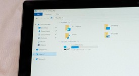 Good
													Microsoft Surface Pro 5 (2017) - Wi-Fi, Silver, 128 GB, 8 GB, photo 3 of 5