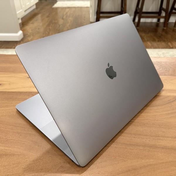 MacBook Pro 2019 - 16 inch - 1 TB, Gray, 32 GB, Intel Core i7
