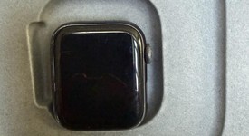 Good
													Apple Watch Series 5 40mm - Unlocked, Gray, A2094 Cellular, Aluminum, photo 2 of 5