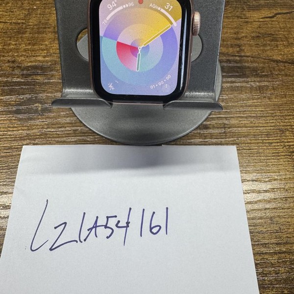 Apple Watch SE 1st Gen 40mm - Unlocked, Gold, A2353 - Cellular, Aluminum