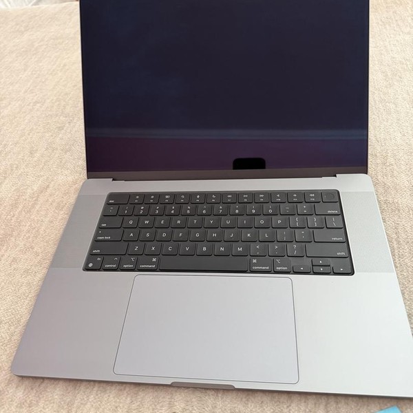 MacBook Pro 2021 - 16 inch - 512 GB, Gray, 16 GB, Apple M1 Pro 10-core