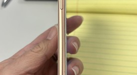 Good
													Apple iPhone 8 - Sprint, Gold, 64 GB, A1863, photo 4 of 5