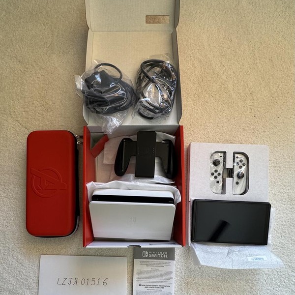 Nintendo Switch - OLED - 64 GB, White