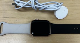 Good
													Apple Watch SE 1st Gen 40mm - Unlocked, Gold, A2353 - Cellular, Aluminum, photo 1 of 3