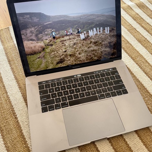 MacBook Pro 2019 - 15 inch - 512 GB, Gray, 32 GB, Intel Core i9
