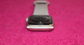 Good
													Apple Watch Series 7 45mm - Unlocked, Starlight, A2477 - Cellular, Nike, photo 3 of 9