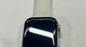 Good
													Apple Watch Series 4 44mm - Unlocked, Silver, A1976 - Cellular, Aluminum, photo 4 of 11