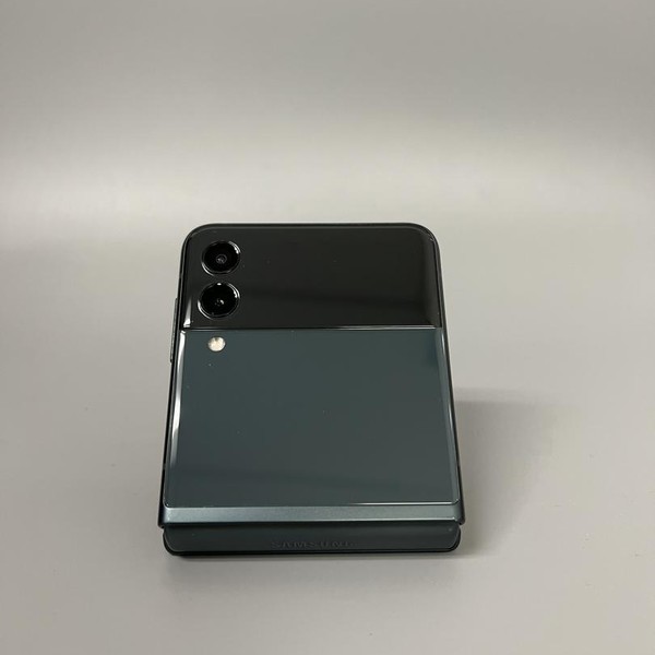 Samsung Galaxy Z Flip3 5G - Unlocked, 128 GB, Green, 8 GB, SM-F711U1